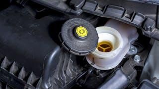 Тормозная жидкость для Ланос: какую заливать в 1.5 и особенности выбора