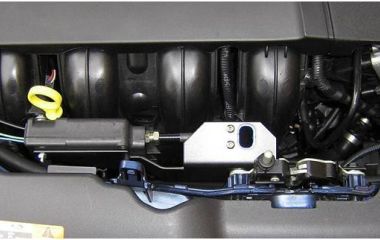 Механізм замка капота: чому він клинить та як уникнути проблем